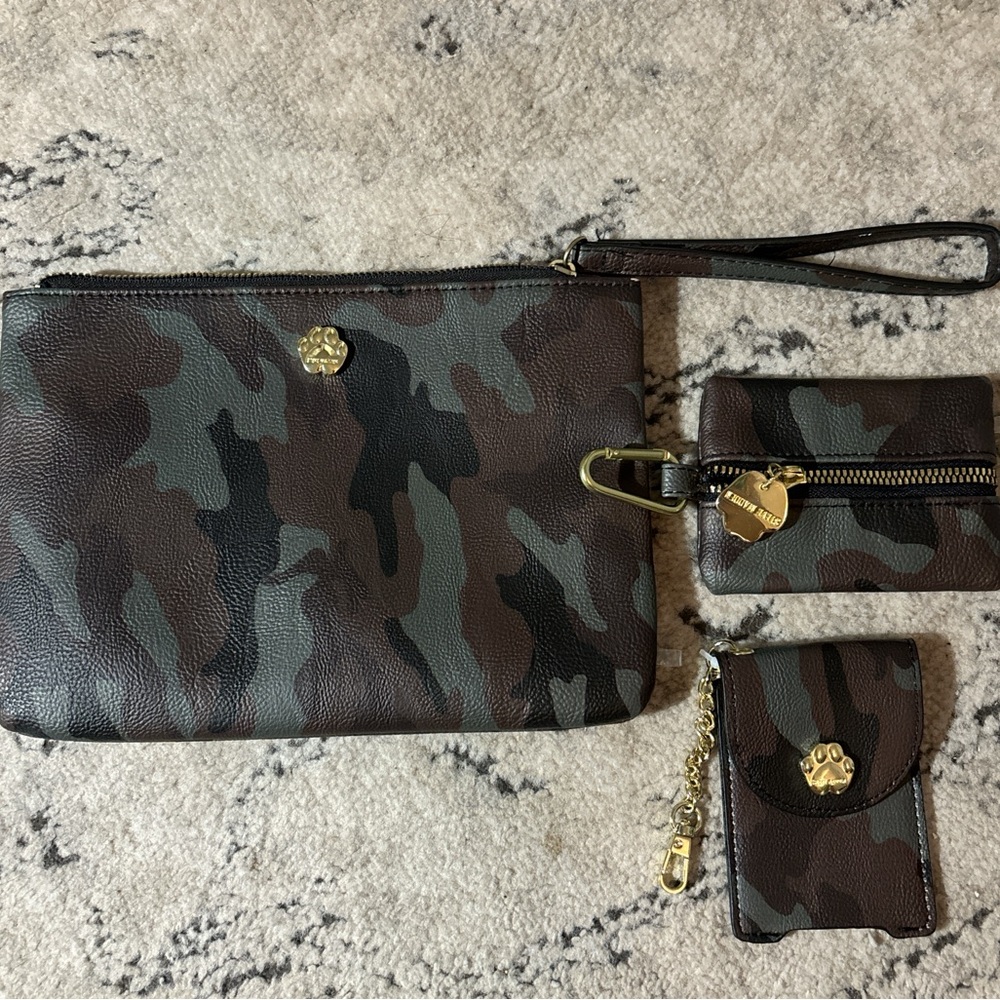 Steve Madden cameo pet set!